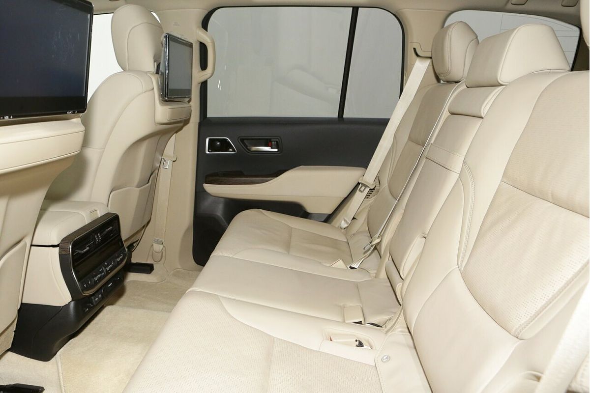 2024 Toyota Landcruiser Sahara FJA300R