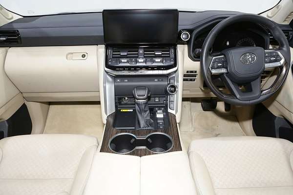 2024 Toyota Landcruiser Sahara FJA300R