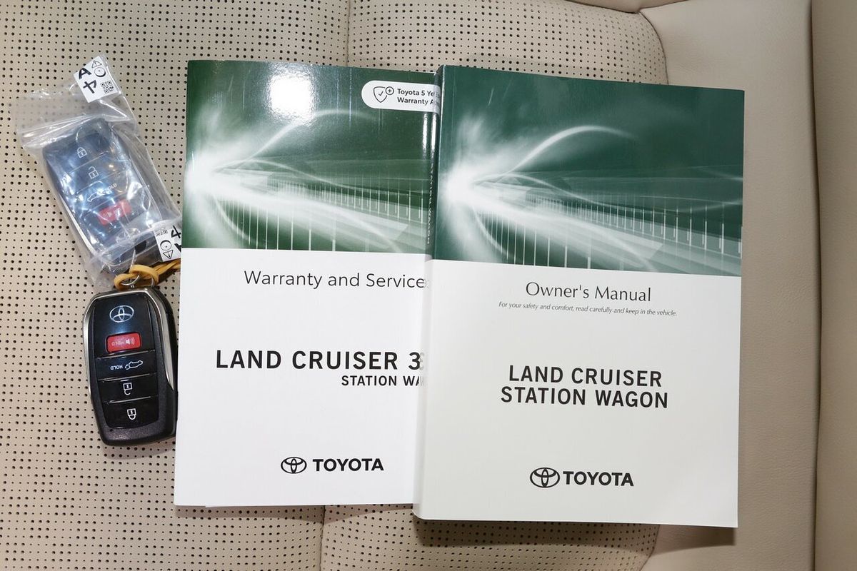 2024 Toyota Landcruiser Sahara FJA300R