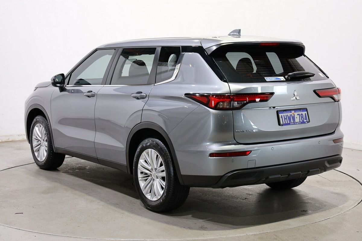 2023 Mitsubishi Outlander ES ZM