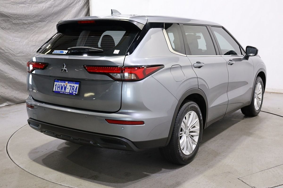 2023 Mitsubishi Outlander ES ZM