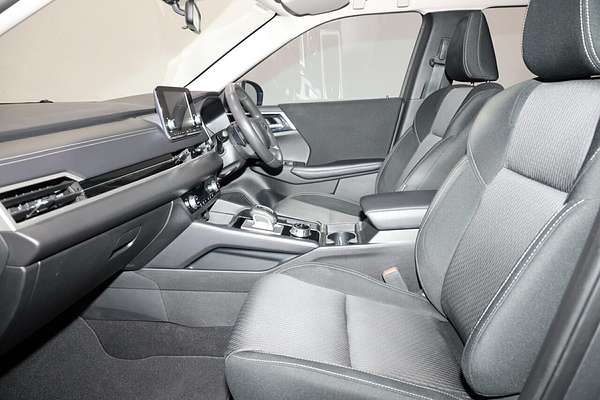 2023 Mitsubishi Outlander ES ZM
