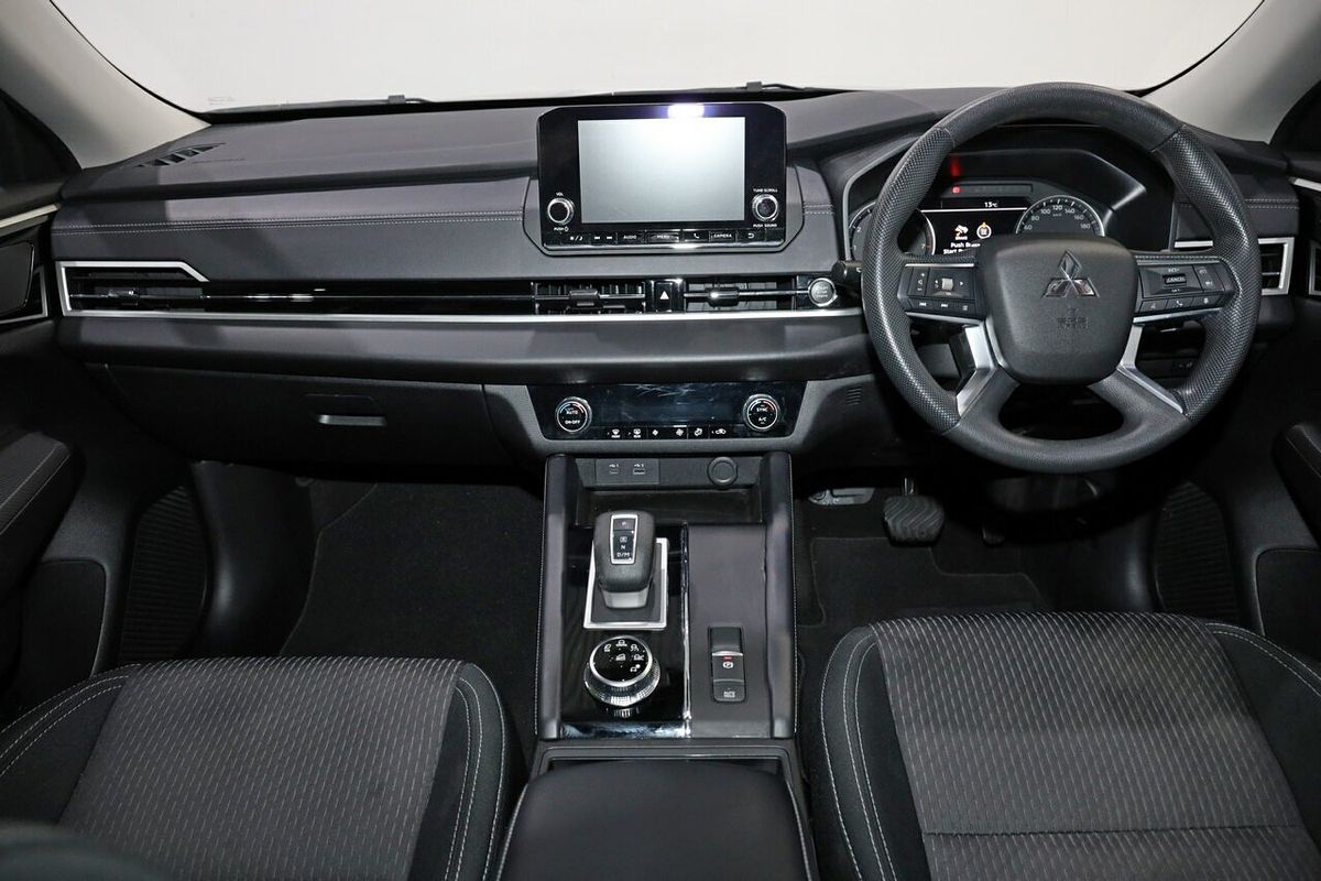 2023 Mitsubishi Outlander ES ZM