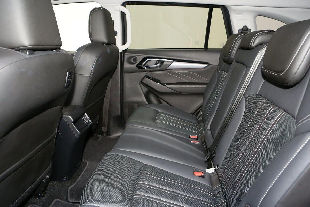 2022 Isuzu MU-X LS-T