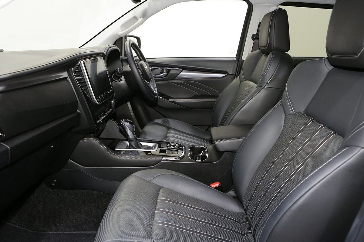 2022 Isuzu MU-X LS-T