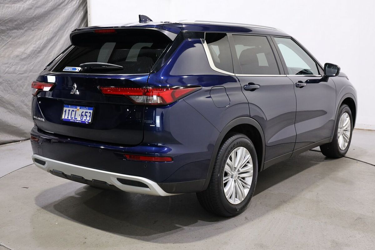 2023 Mitsubishi Outlander LS ZM