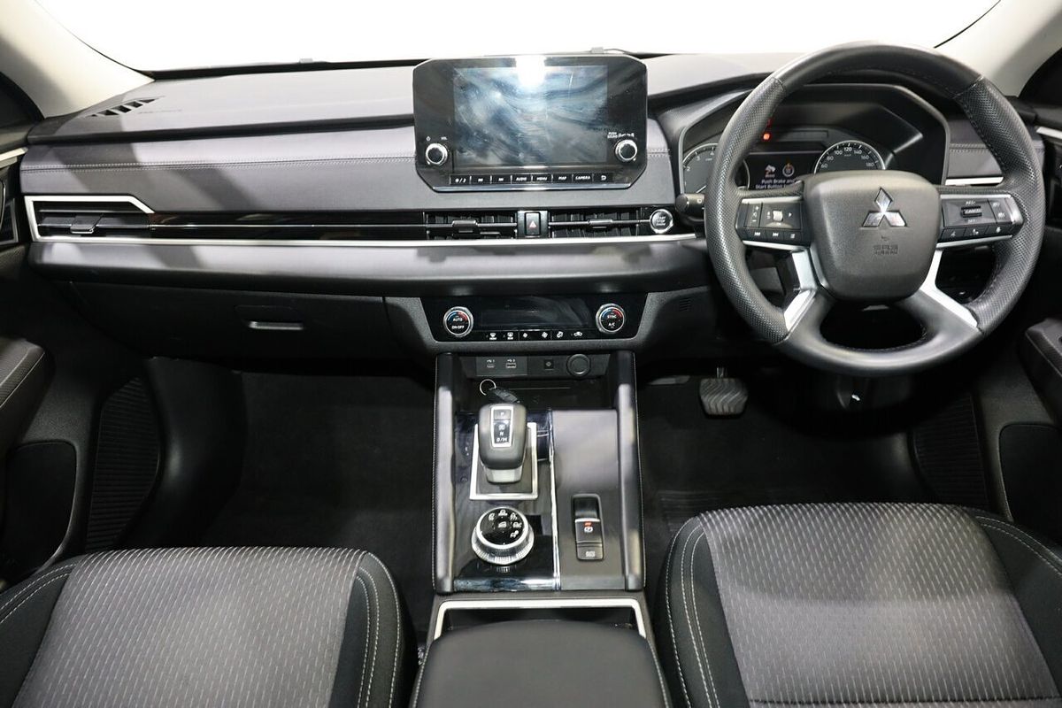 2023 Mitsubishi Outlander LS ZM