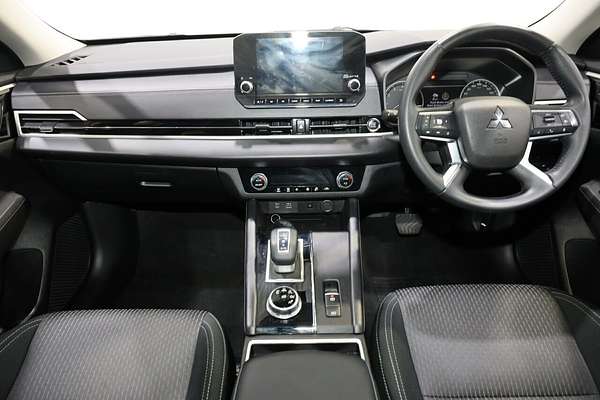 2023 Mitsubishi Outlander LS ZM