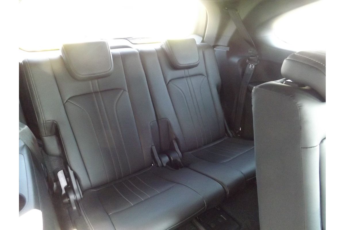 2025 Isuzu MU-X LS-T