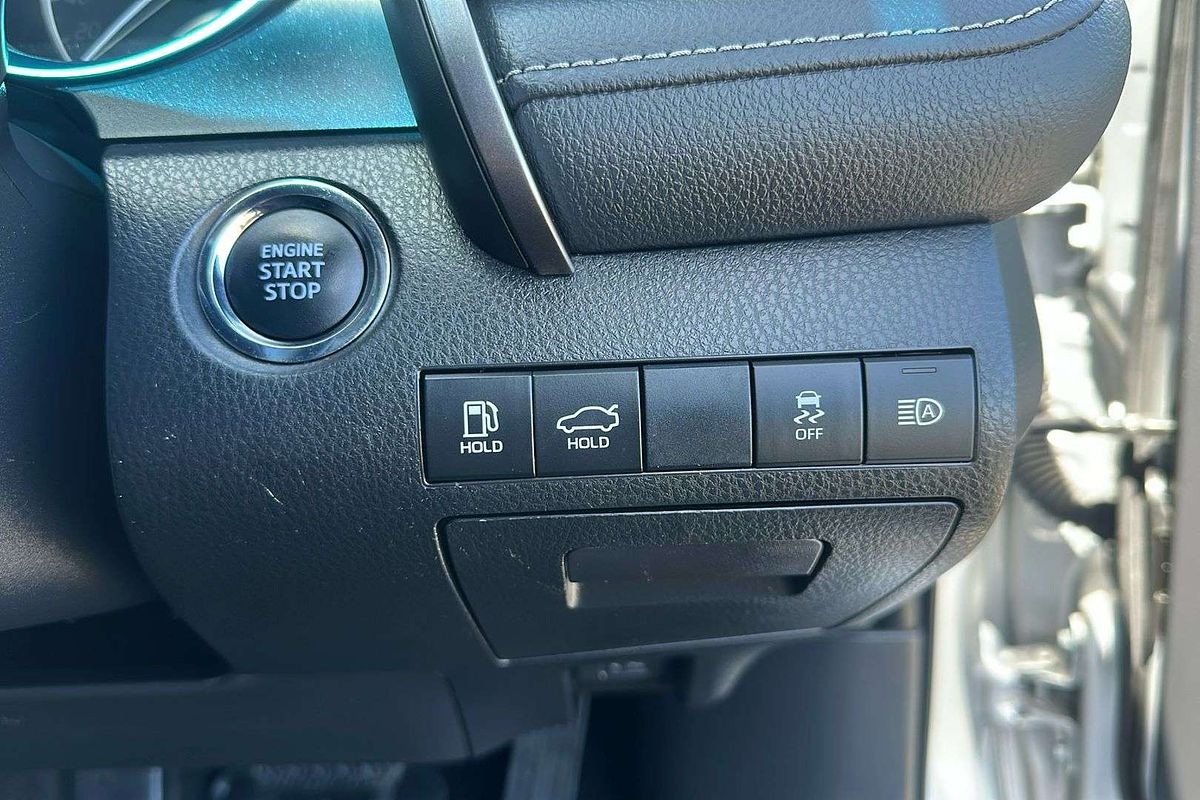 2020 Toyota Camry SX GSV70R