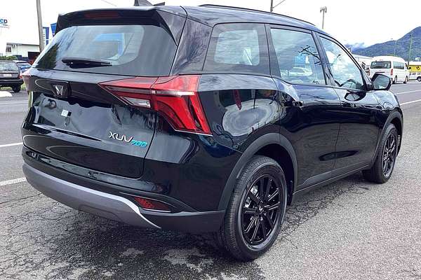 2024 Mahindra XUV700 AX7L