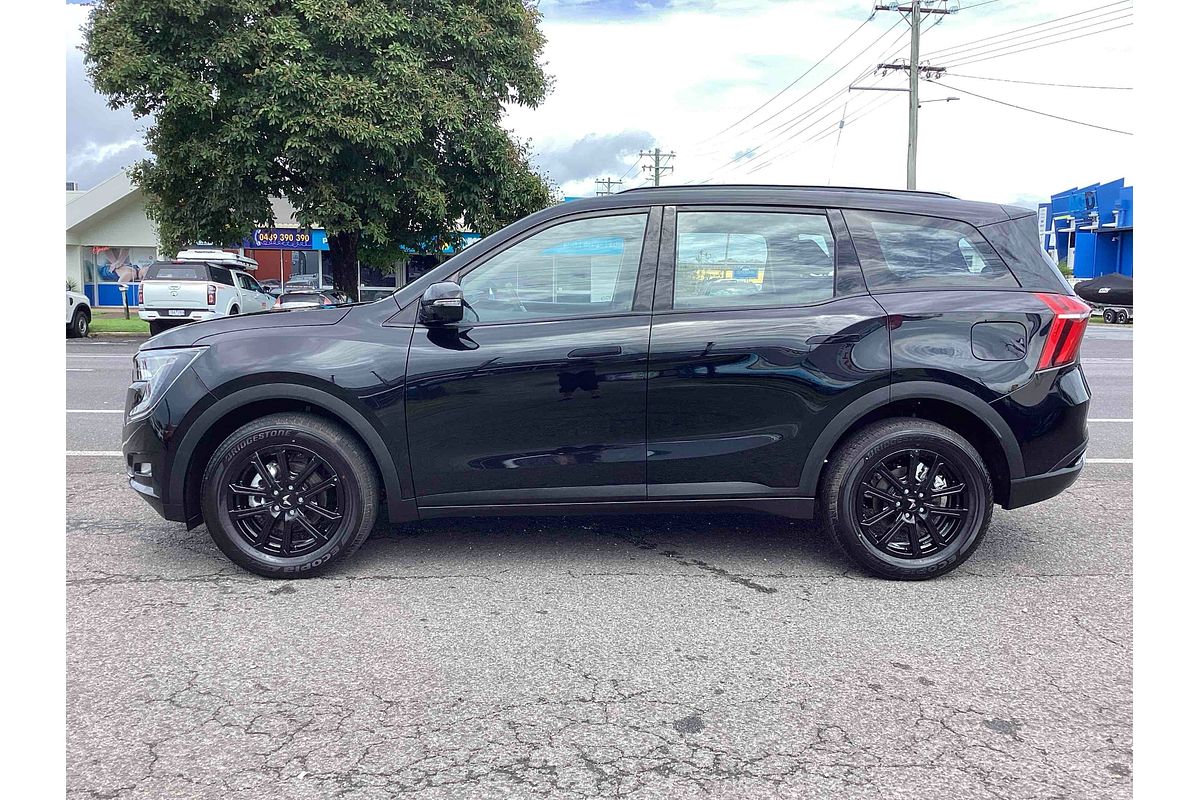 2024 Mahindra XUV700 AX7L