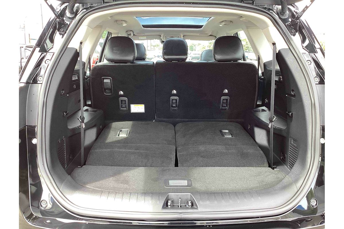 2024 Mahindra XUV700 AX7L