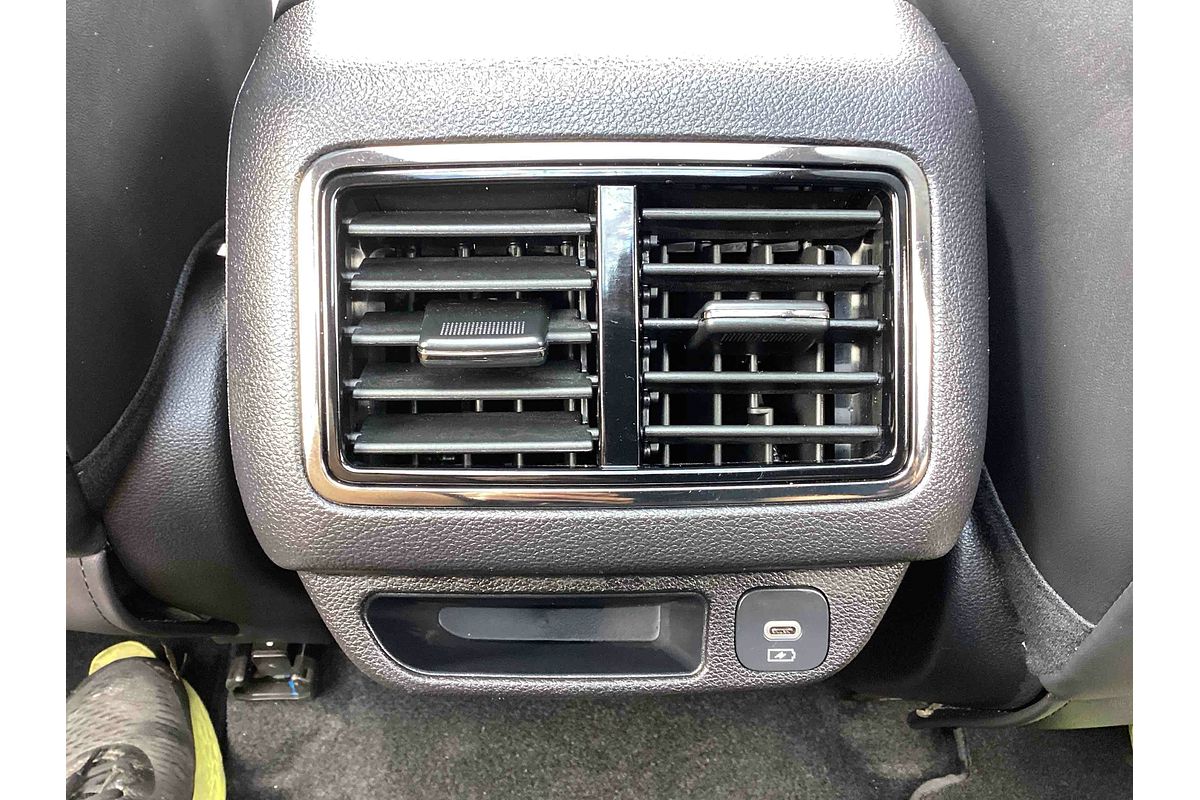 2024 Mahindra XUV700 AX7L