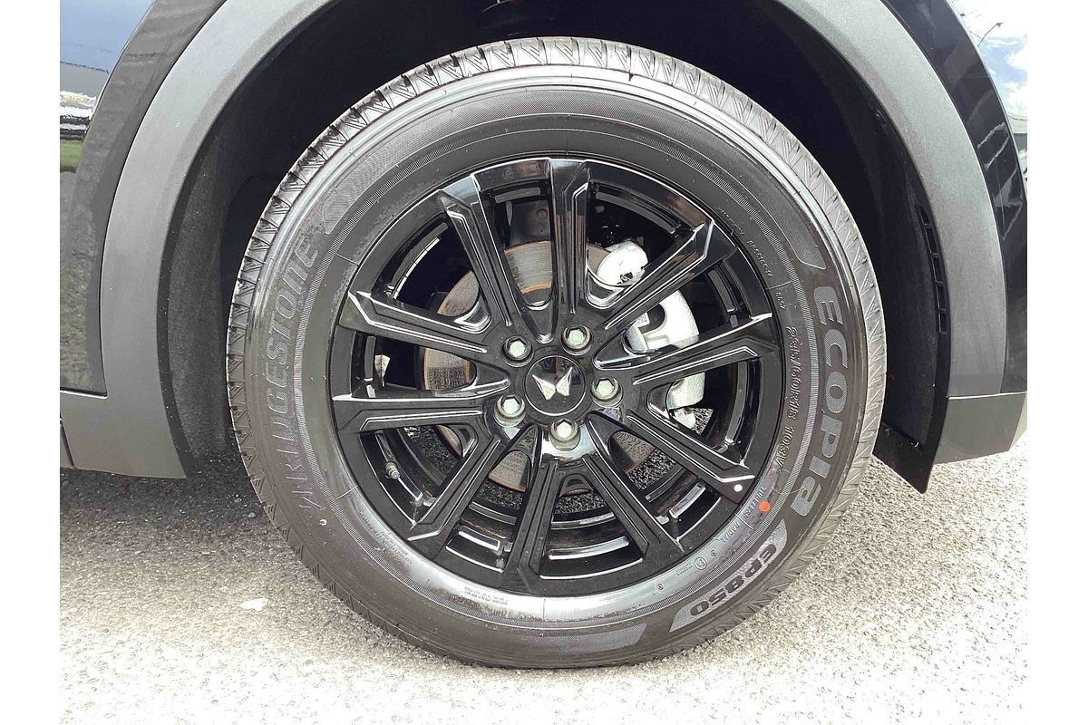 2024 Mahindra XUV700 AX7L