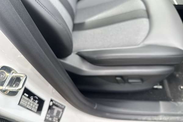 2025 MG MGS5 EV Essence 62 ZS3EM