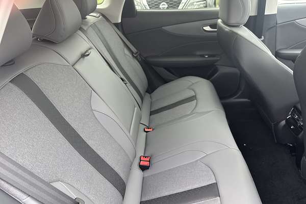 2025 MG MGS5 EV Essence 62 ZS3EM