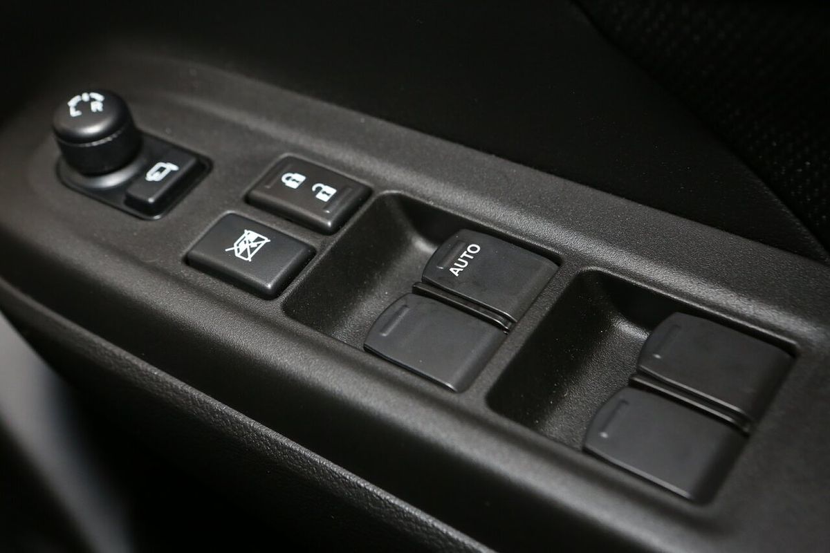 2025 Suzuki Swift Hybrid GLX UZ