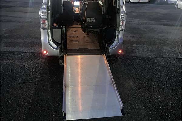 2011 Toyota Voxy Welcab