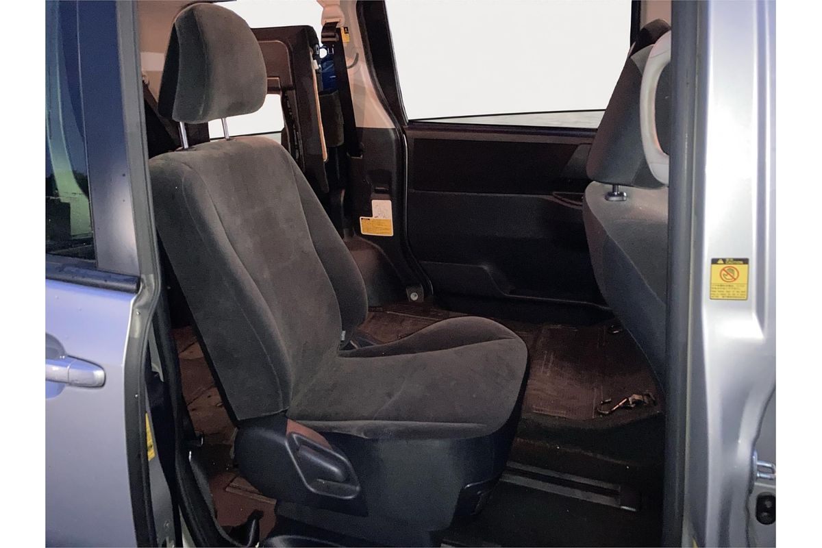 2011 Toyota Voxy Welcab