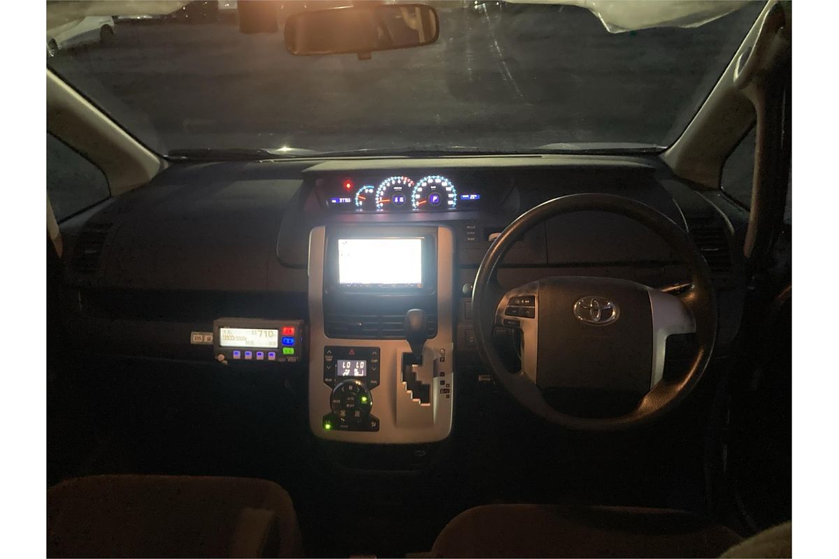 2011 Toyota Voxy Welcab