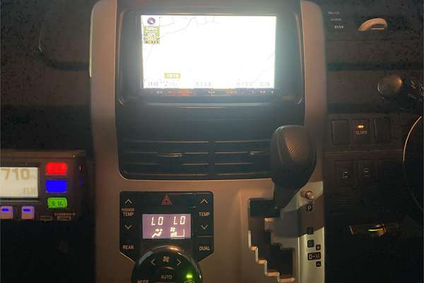2011 Toyota Voxy Welcab