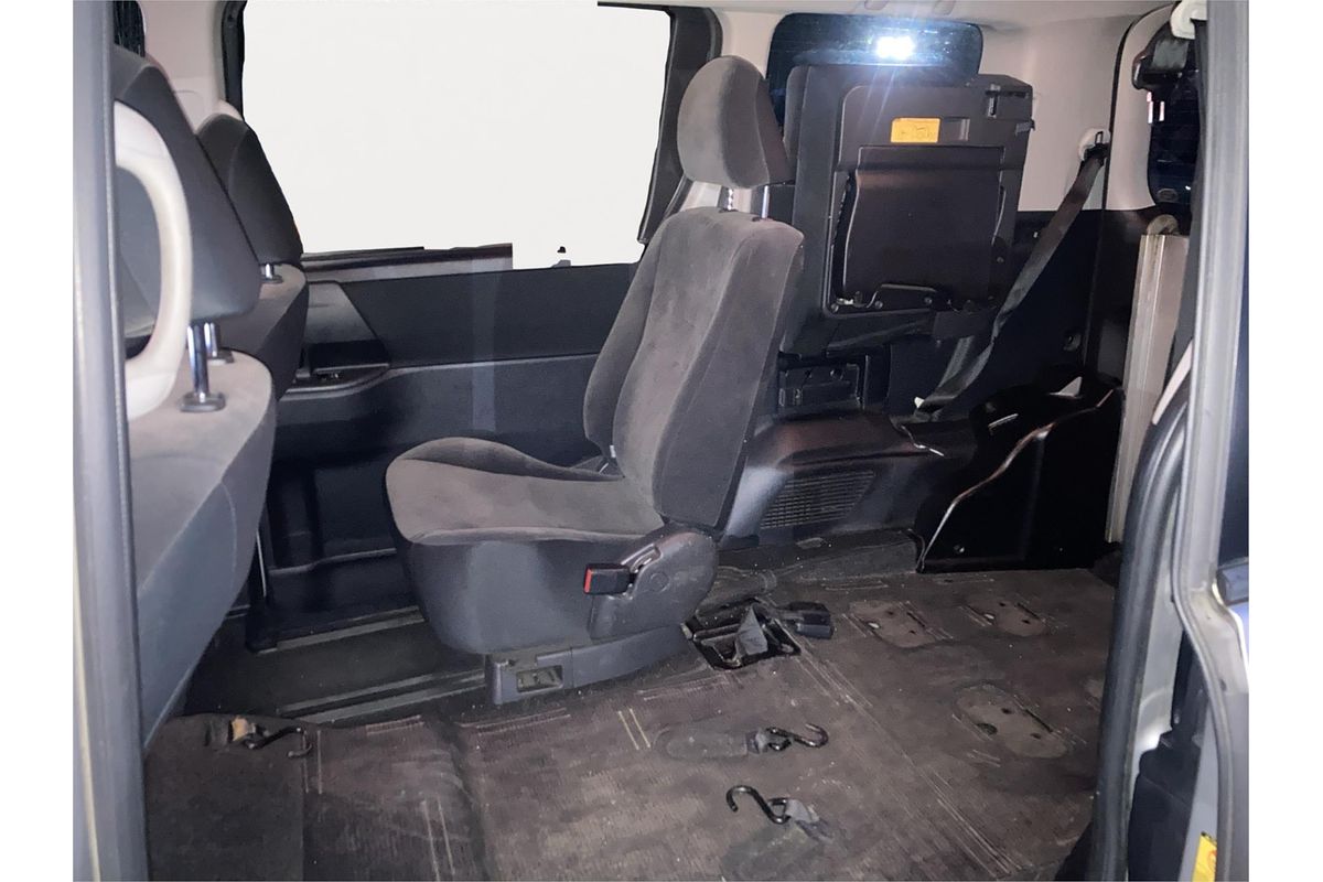 2011 Toyota Voxy Welcab