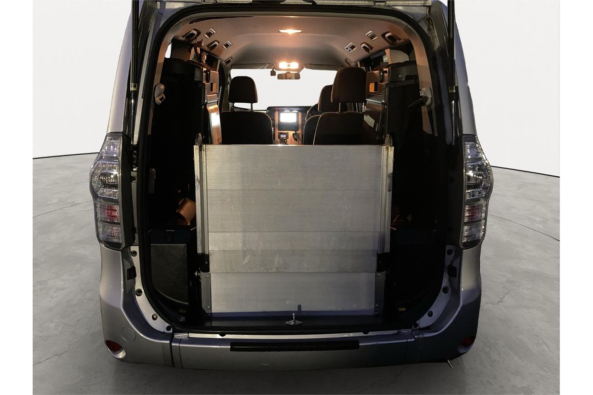 2011 Toyota Voxy Welcab