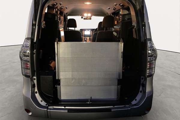 2011 Toyota Voxy Welcab