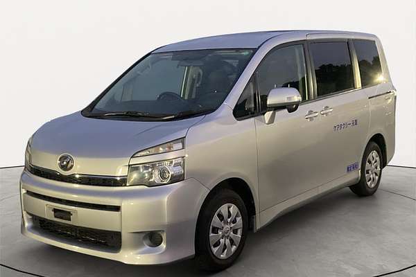 2011 Toyota Voxy Welcab