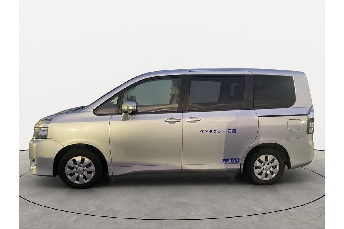 2011 Toyota Voxy Welcab