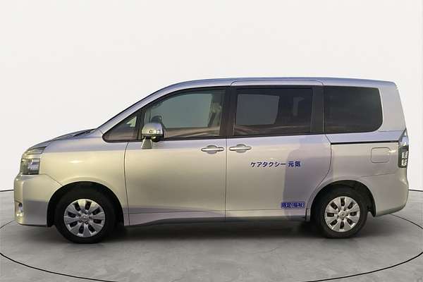 2011 Toyota Voxy Welcab
