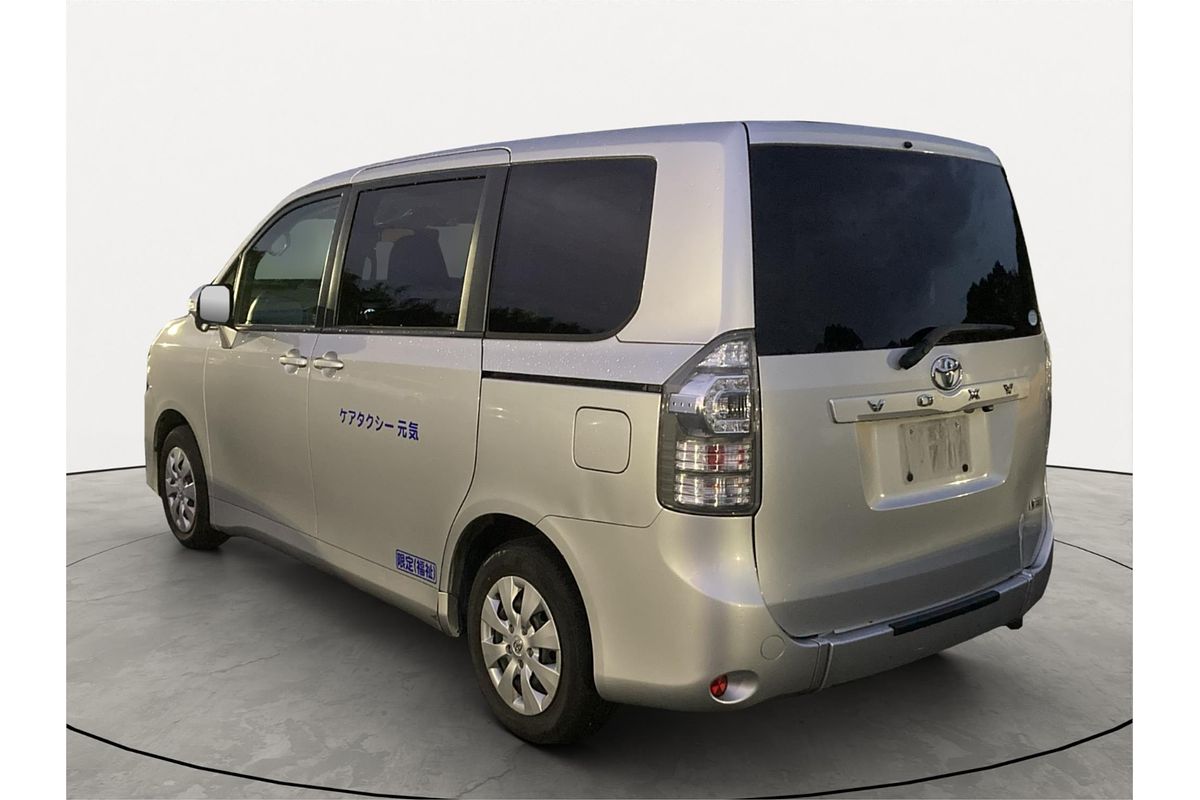 2011 Toyota Voxy Welcab