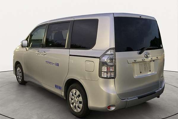 2011 Toyota Voxy Welcab