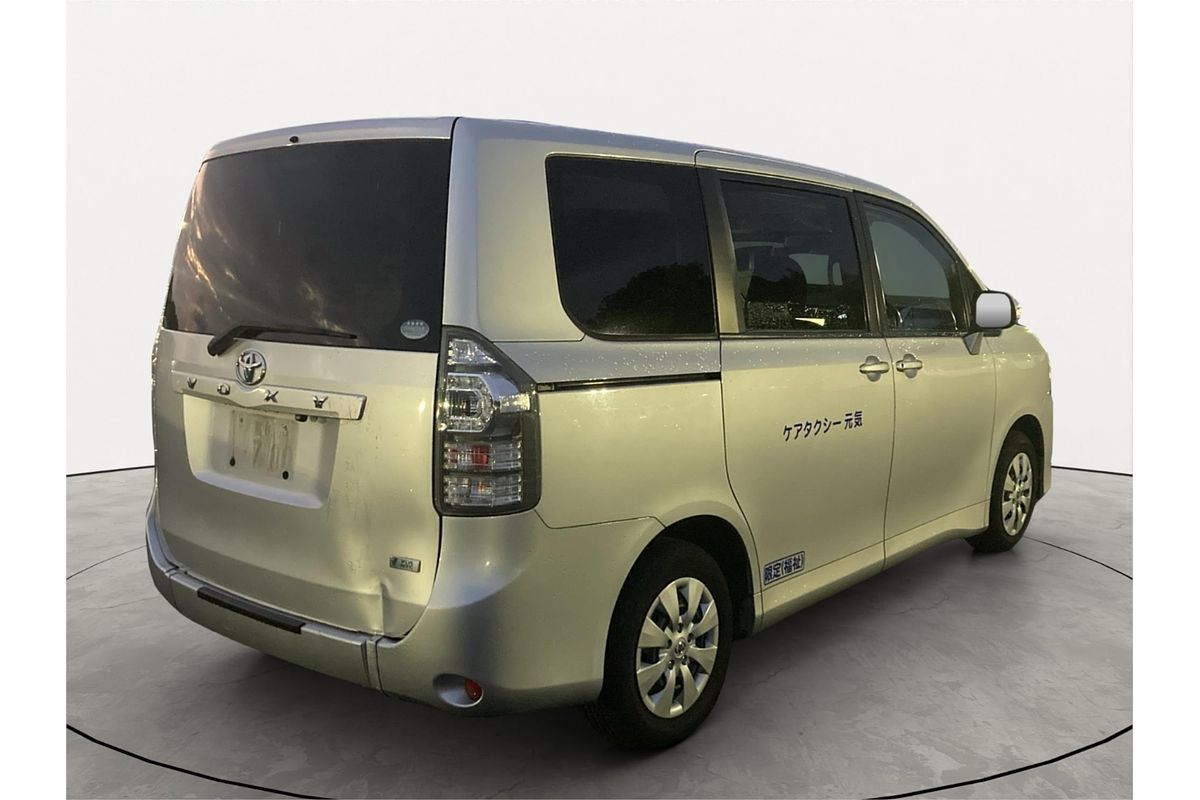 2011 Toyota Voxy Welcab