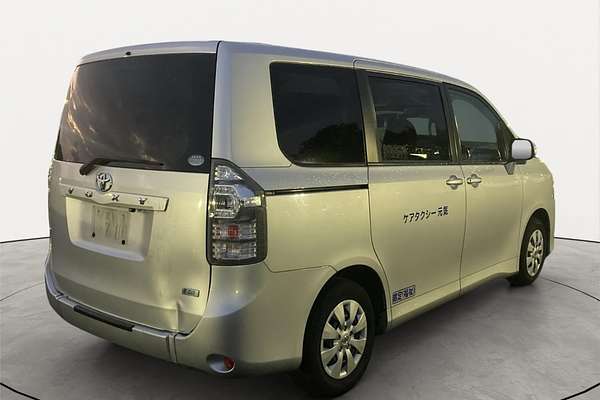 2011 Toyota Voxy Welcab
