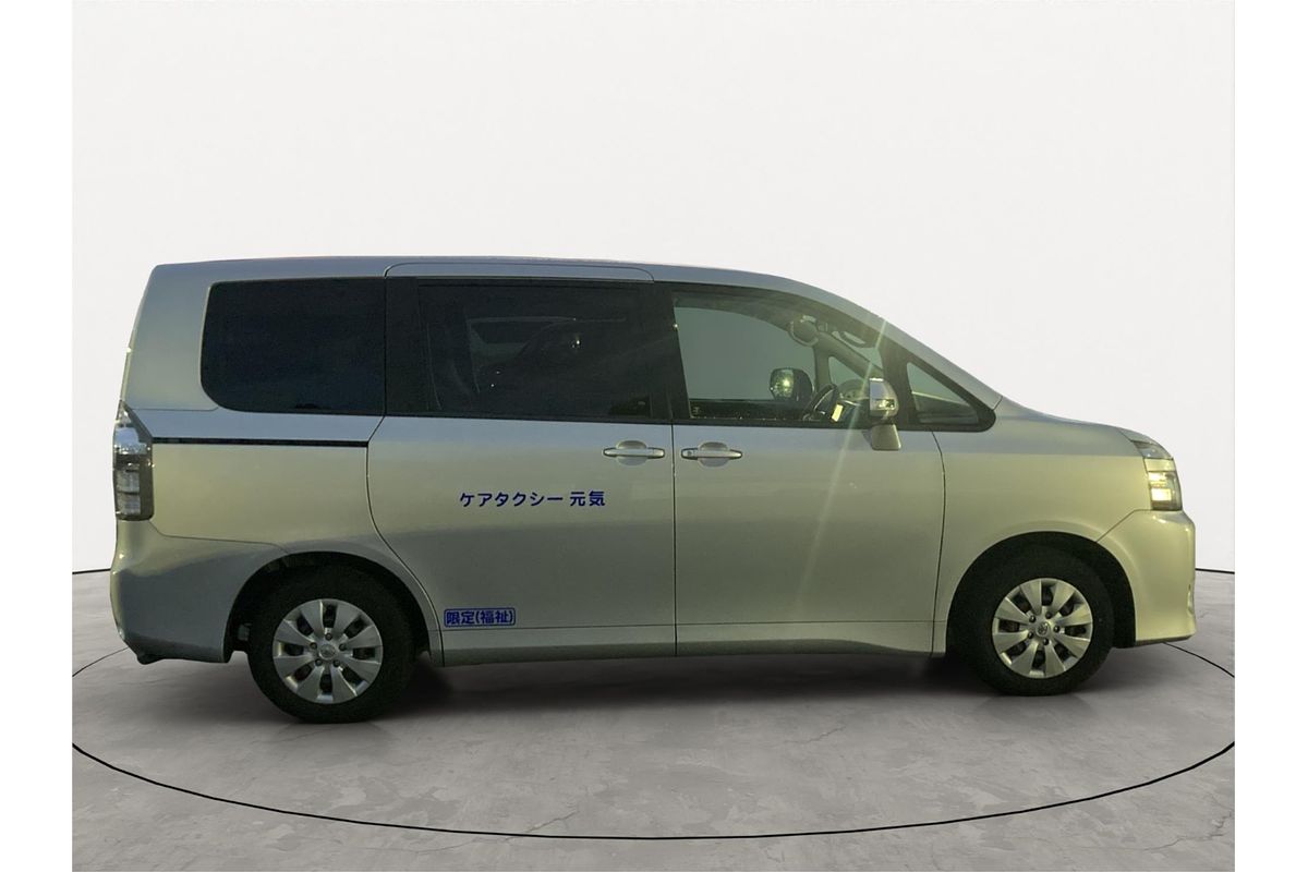 2011 Toyota Voxy Welcab