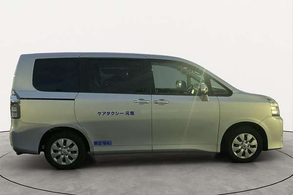 2011 Toyota Voxy Welcab