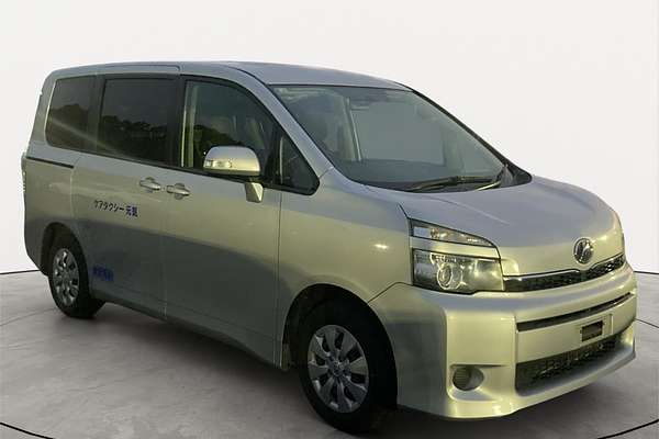 2011 Toyota Voxy Welcab