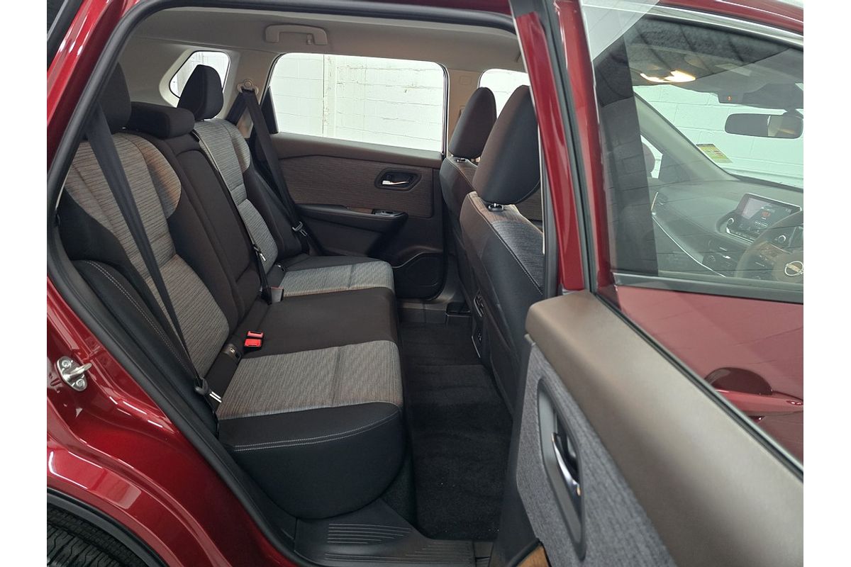 2025 Nissan X-TRAIL ST T33