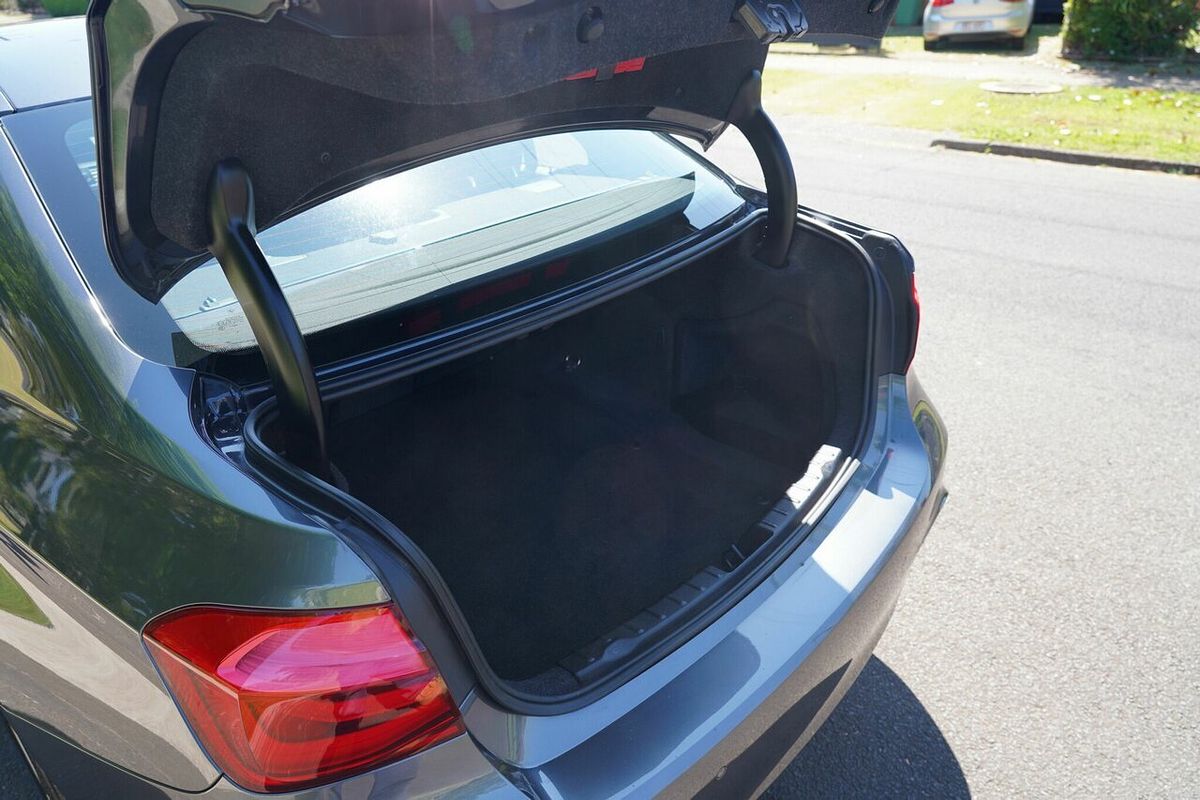 2016 BMW 320d Sport Line F30 LCI