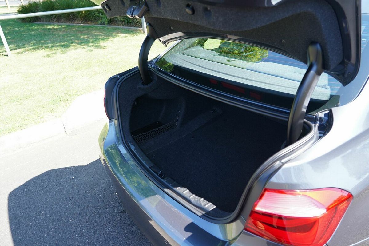 2016 BMW 320d Sport Line F30 LCI