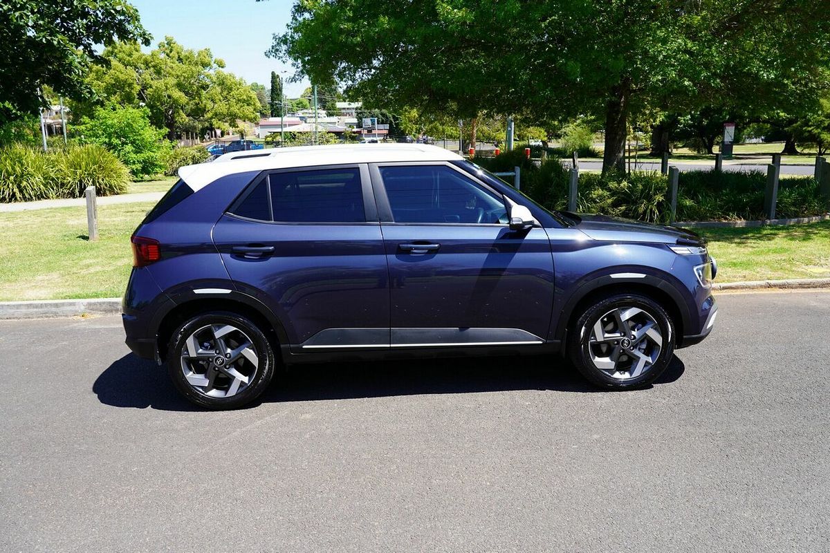 2022 Hyundai Venue Elite (denim) Two-Tone Roof QX.V4