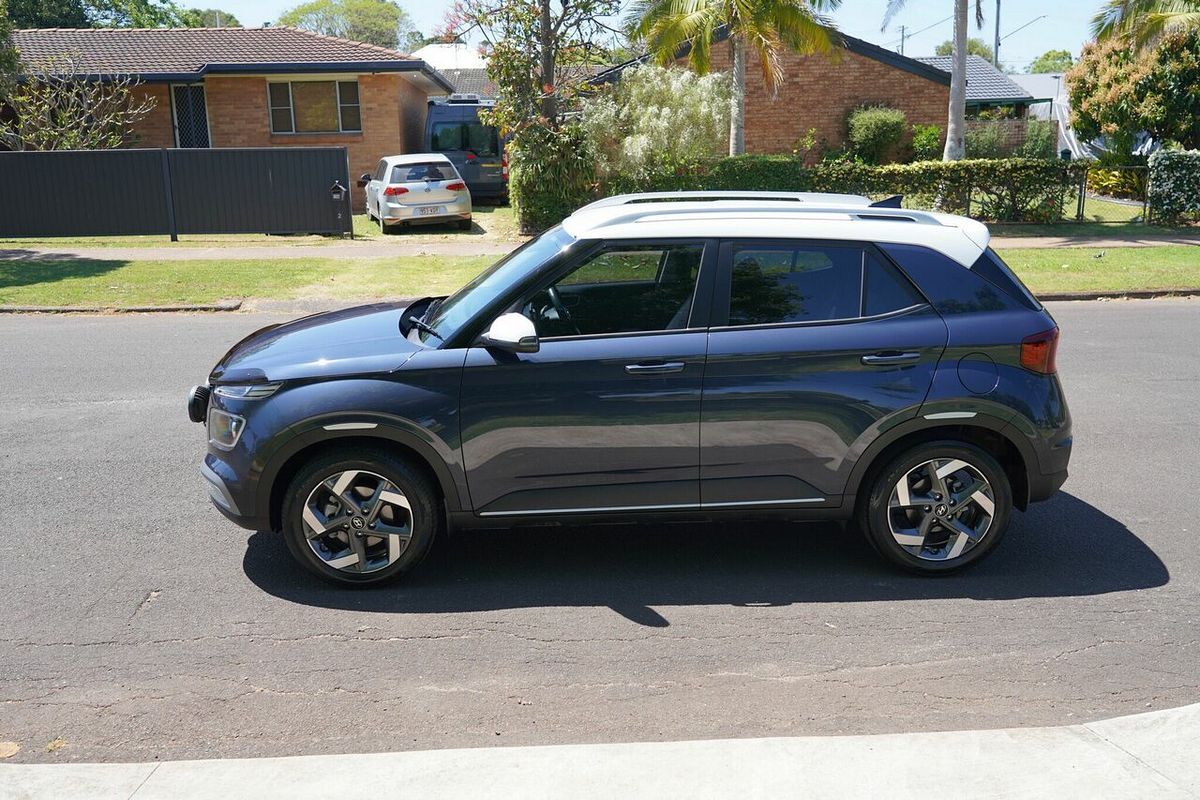 2022 Hyundai Venue Elite (denim) Two-Tone Roof QX.V4