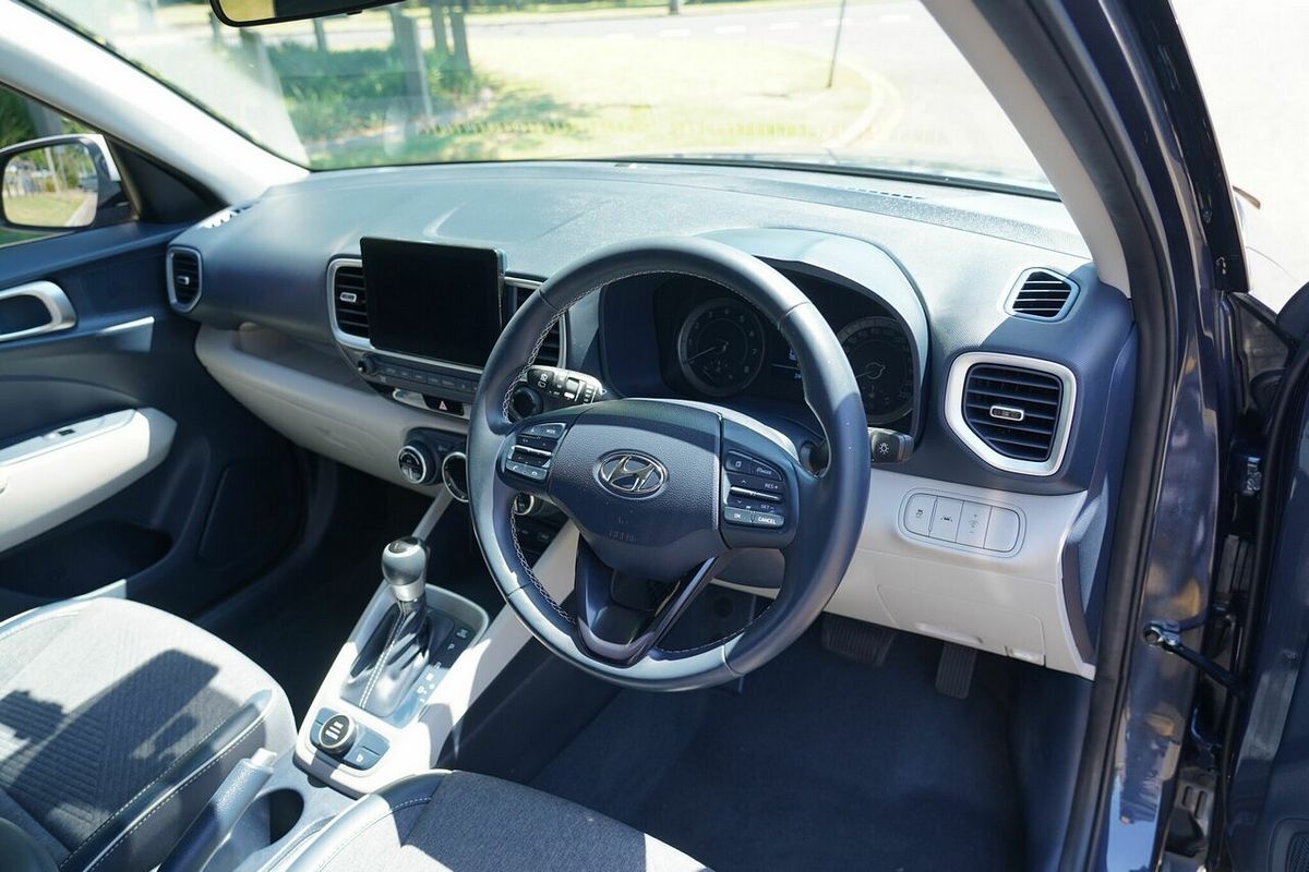 2022 Hyundai Venue Elite (denim) Two-Tone Roof QX.V4