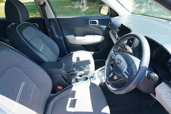 2022 Hyundai Venue Elite (denim) Two-Tone Roof QX.V4