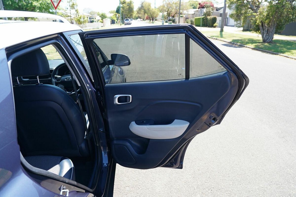 2022 Hyundai Venue Elite (denim) Two-Tone Roof QX.V4