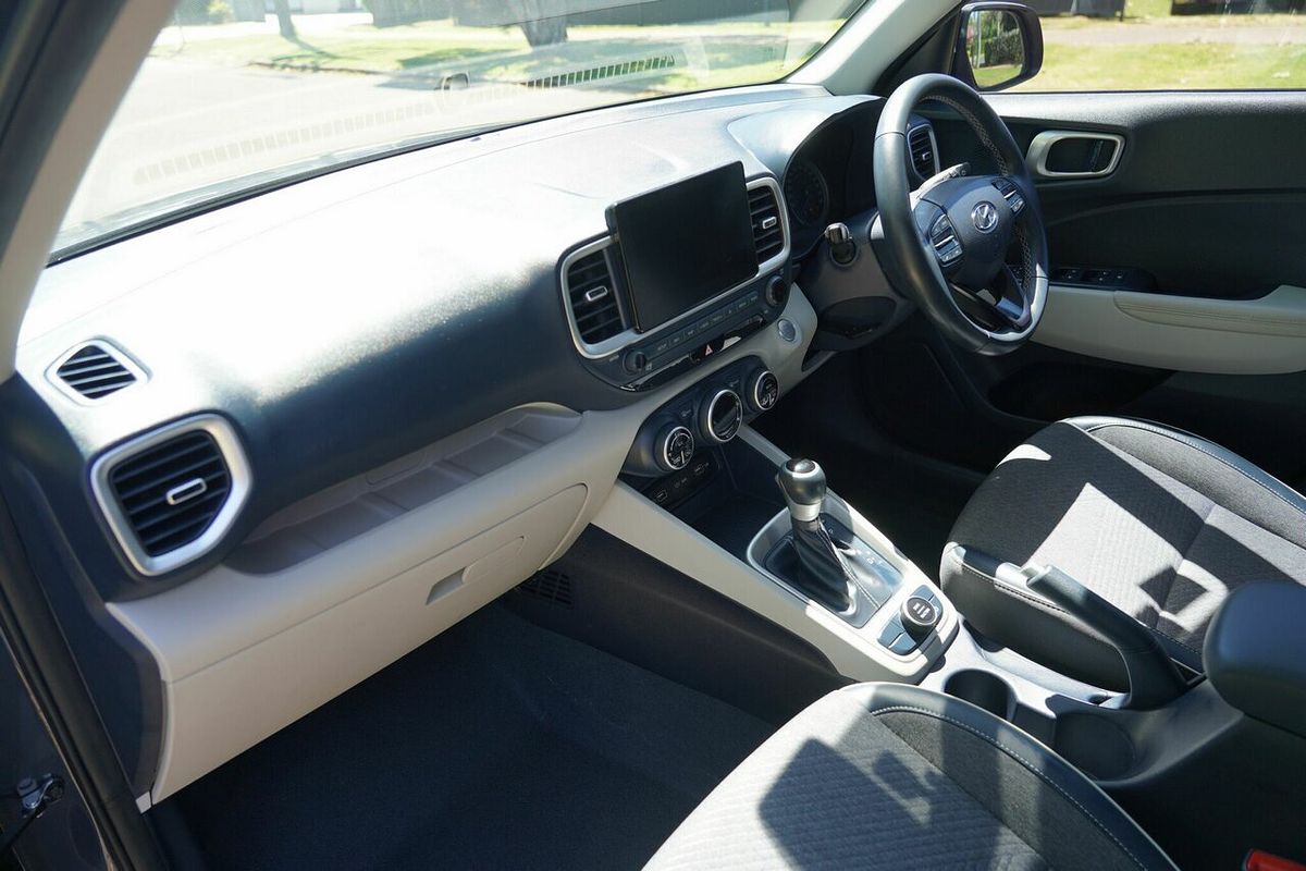 2022 Hyundai Venue Elite (denim) Two-Tone Roof QX.V4