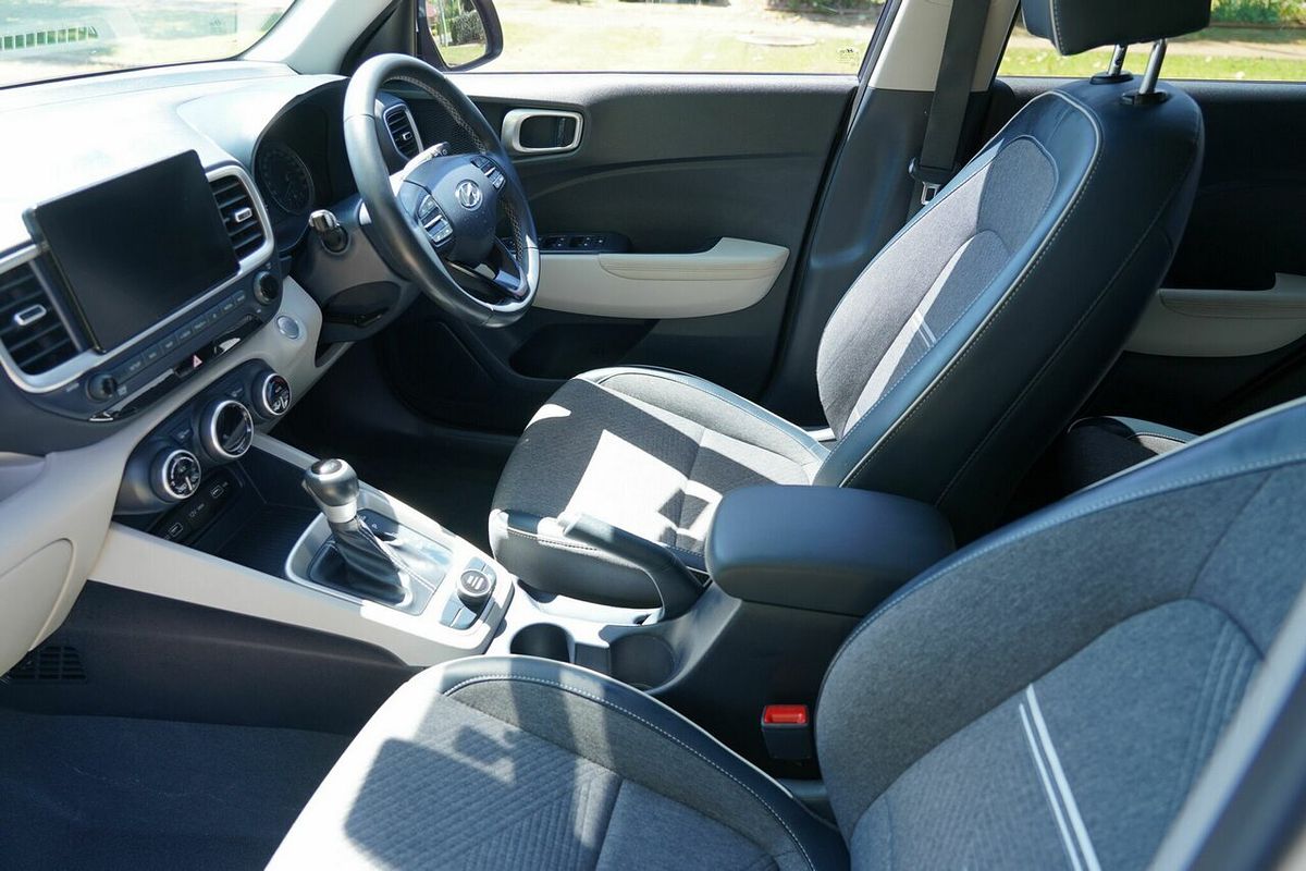 2022 Hyundai Venue Elite (denim) Two-Tone Roof QX.V4