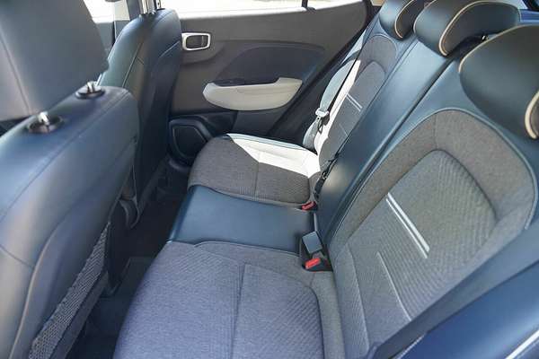 2022 Hyundai Venue Elite (denim) Two-Tone Roof QX.V4